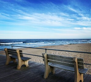 Beach - Beach Apt #9 - Studio w/ Bathroom & Kitchen (Ocean Grove)