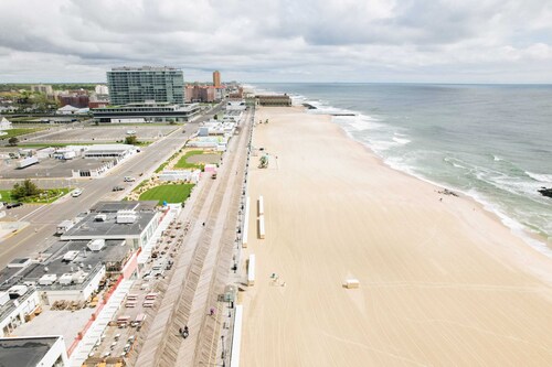 Ocean View Studio 2 Blocks to Beach & Main Ave | Full Kitchen | Near Asbury