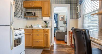 The Allenhurst, Beach Apartment 15 - Midsize 1.5 Bedroom - with Living Area, Ki