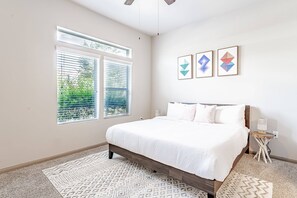 2 bedrooms, desk, iron/ironing board, WiFi