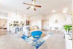 TV, Hulu, streaming services, offices - Spacious 2BR King Beds Suite, 8 Min to Downtown (Austin)