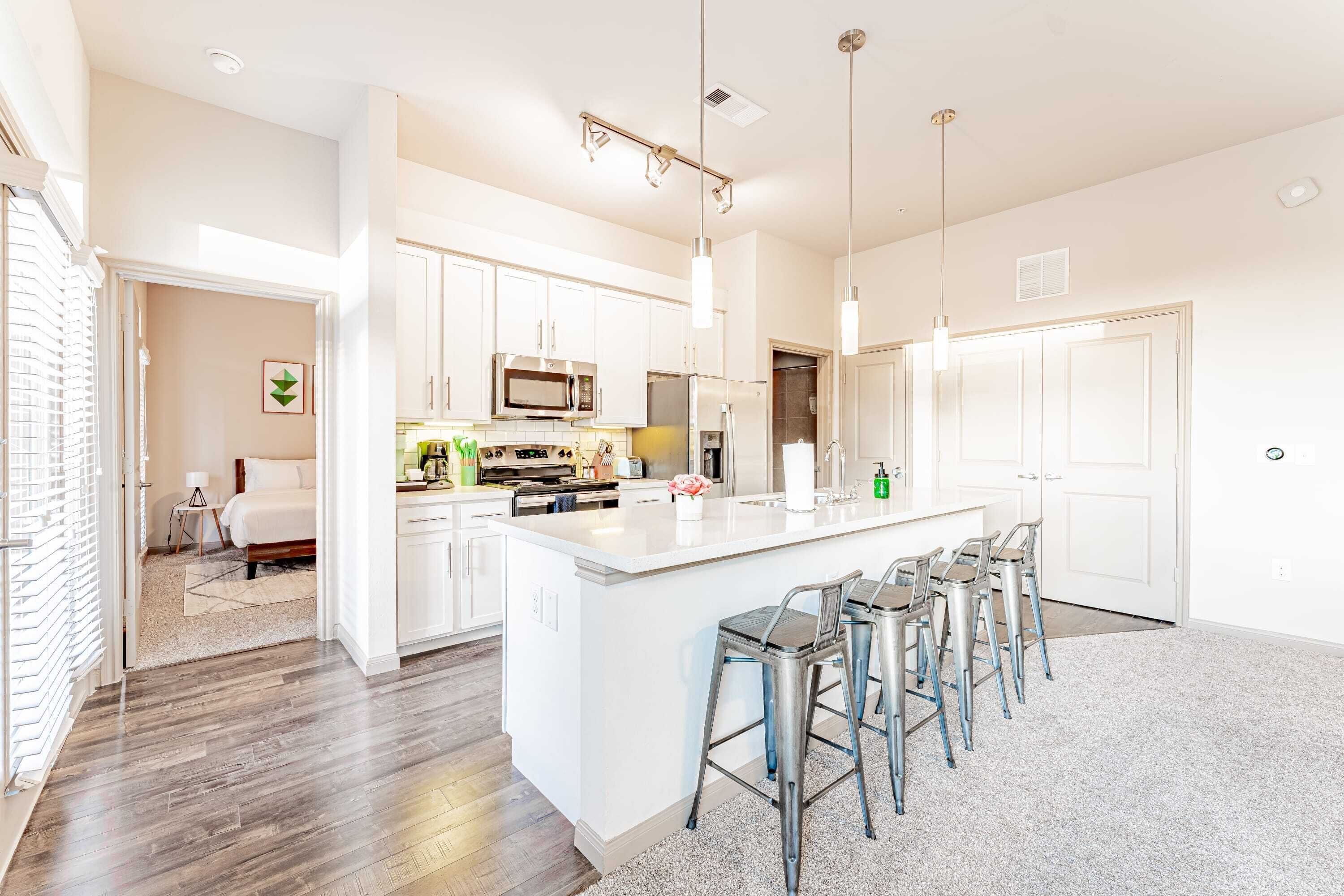 ثلاجة، ميكروويف، فرن، موقد طهي مسطح