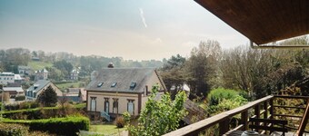 Family home: sea view, beach 50m away