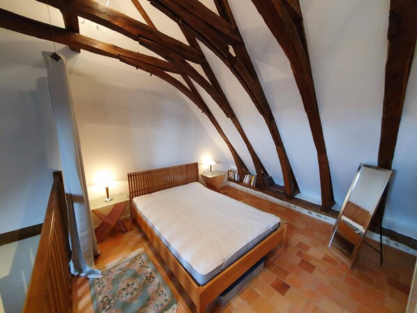 3 Schlafzimmer, Schreibtisch, Bügeleisen/Bügelbrett, Reisekinderbett