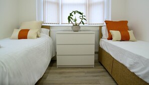 2 habitaciones, tabla de planchar con plancha y wifi gratis 