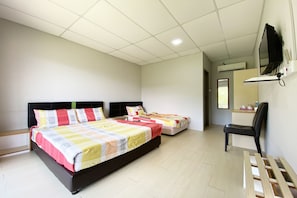 Triple Room, Private Bathroom | Desk, bed sheets - Hotel O Tambunan Nature Lodge (Tambunan)