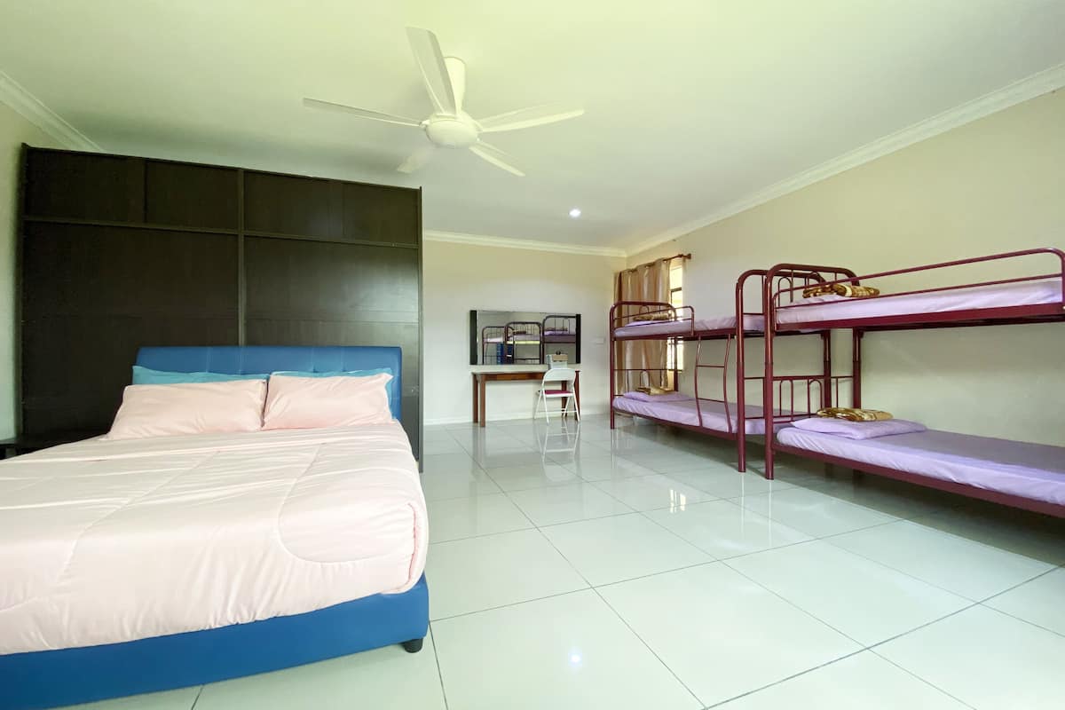 Room, 4 Bedrooms | 4 bedrooms, desk, bed sheets