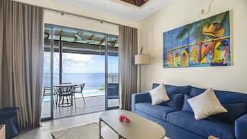 Superior chalet, 2 slaapkamers, privézwembad, uitzicht op oceaan | Woonruimte