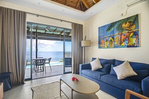 Superior chalet, 2 slaapkamers, privézwembad, uitzicht op zee | Woonruimte