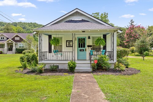 Genevieve's Cottage! Totally Renovated with all the Charm!