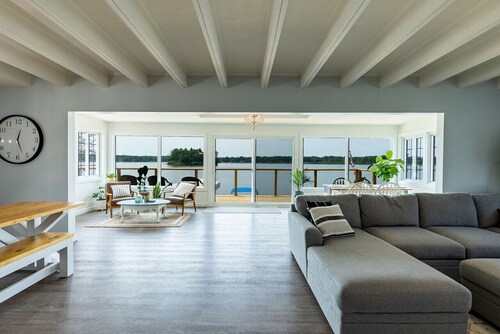 The Boathouse at Evans Lake