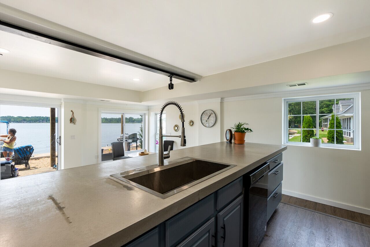 Kylskåp, mikrovågsugn, ugn och spishäll