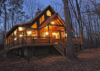 Stunning Bear Den Cabin