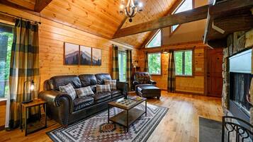 Televisión y chimenea