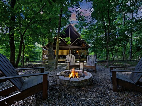 Stunning Bear Den Cabin