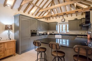 Microwave, oven, stovetop, dishwasher - Granary Barn (Stowmarket)