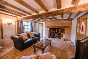 TV, fireplace, DVD player - Lavender Cottage, Middleton (Saxmundham)
