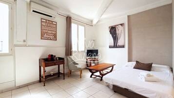 1 habitación, internet y ropa de cama