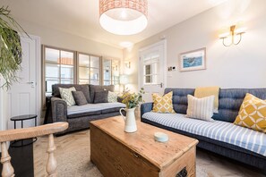 TV, fireplace, video games, Netflix - Chart House is a stunning five-storey Grade II listed town house, set in a quiet cobbled street in t (Tenby)