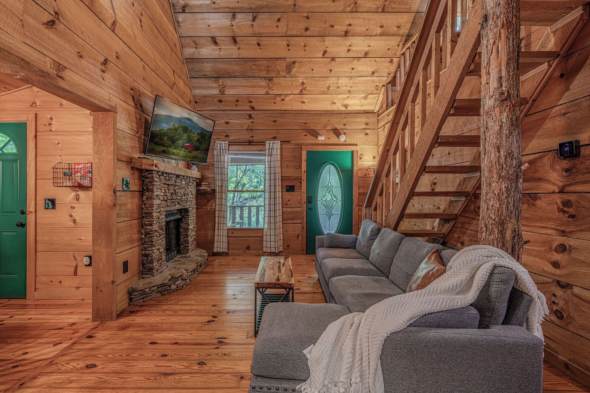 Smart TV, fireplace
