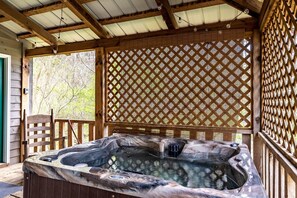 Outdoor spa tub - Hot Tub and Dog Friendly: 4 Miles to Cades Cove (Townsend)