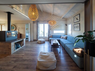 Villa with magnificent unoverlooked sea view - 150m2