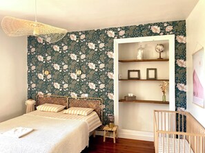 9 chambres, fer et planche à repasser, lit de bébé portatif, Wi-Fi