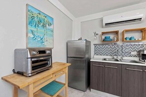 Fridge, microwave, stovetop, coffee/tea maker