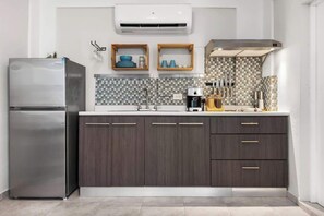 Fridge, microwave, stovetop, coffee/tea maker