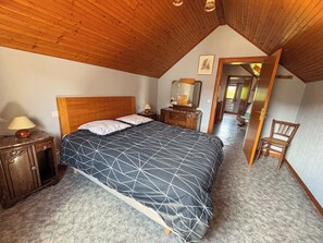 2 habitaciones, tabla de planchar con plancha y wifi gratis 