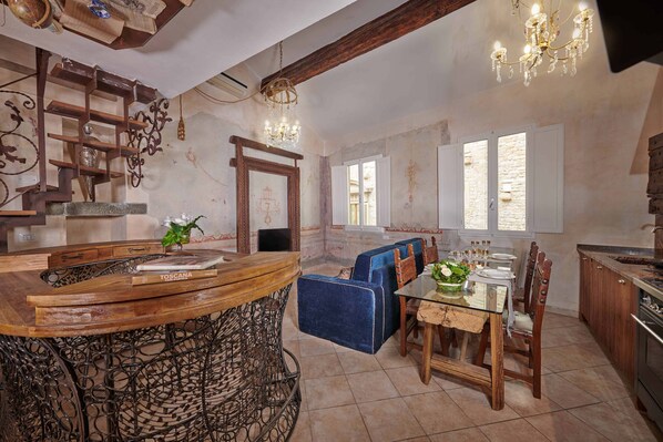 Premium Apartment | Living area - Leoni Suite by Mmega (Florence)