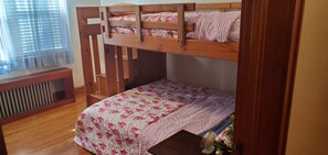 3 Schlafzimmer, Schreibtisch, kostenloses WLAN, Bettwäsche