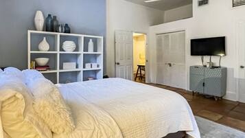2 bedrooms, desk, travel crib, free WiFi