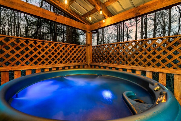 Outdoor spa tub