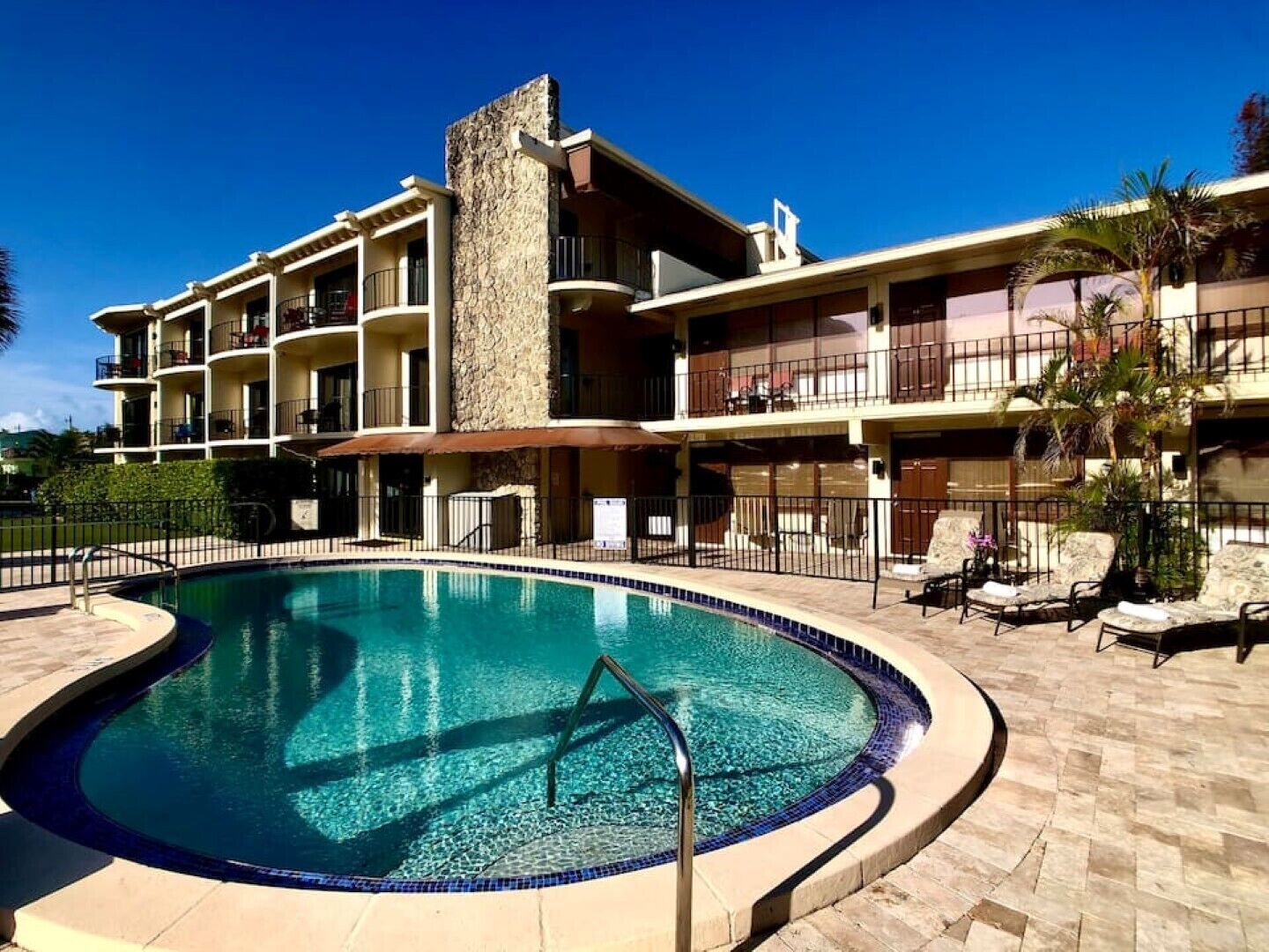 AVALON RESORT (STUDIO B2)
