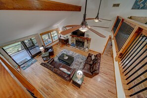 Smart TV, chimenea, tenis de mesa y oficina 