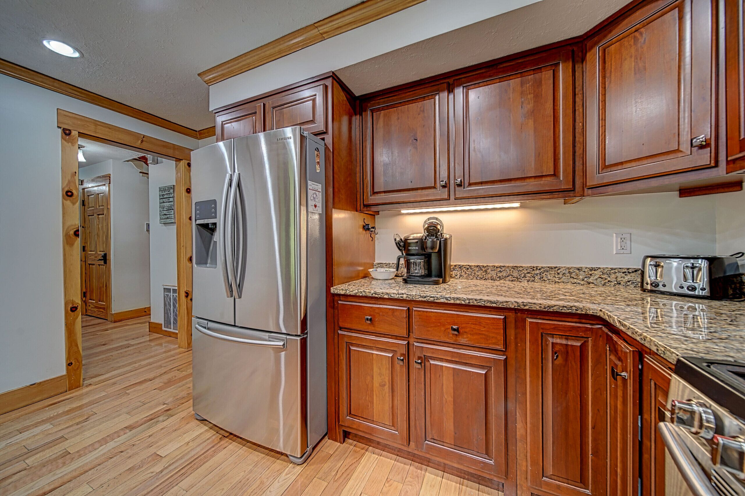 冰箱、微波炉、烤箱、炉灶