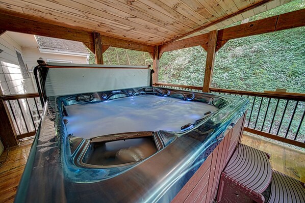 Outdoor spa tub