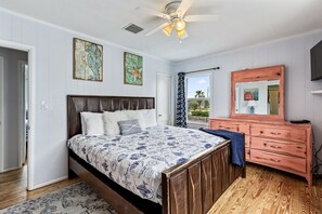 4 Schlafzimmer, Schreibtisch, Bügeleisen/Bügelbrett, kostenloses WLAN