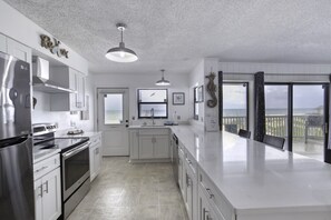 Fridge, microwave, oven, stovetop - Tipsy Turtle & Funky Pelican Massive Oceanfront (Palm Coast)