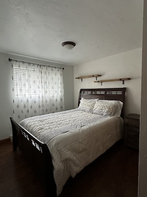 3 bedrooms, iron/ironing board, free WiFi, bed sheets