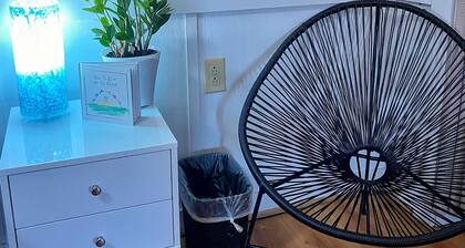 **Pet Friendly** Island Guest House with Pool