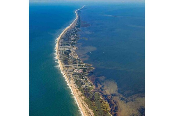 Sun loungers - **Pet Friendly** Island Guest House with Pool (Rodanthe)