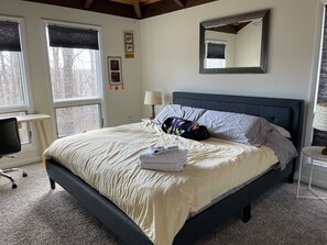 5 Schlafzimmer, Betten mit Memory-Foam-Matratzen, Schreibtisch