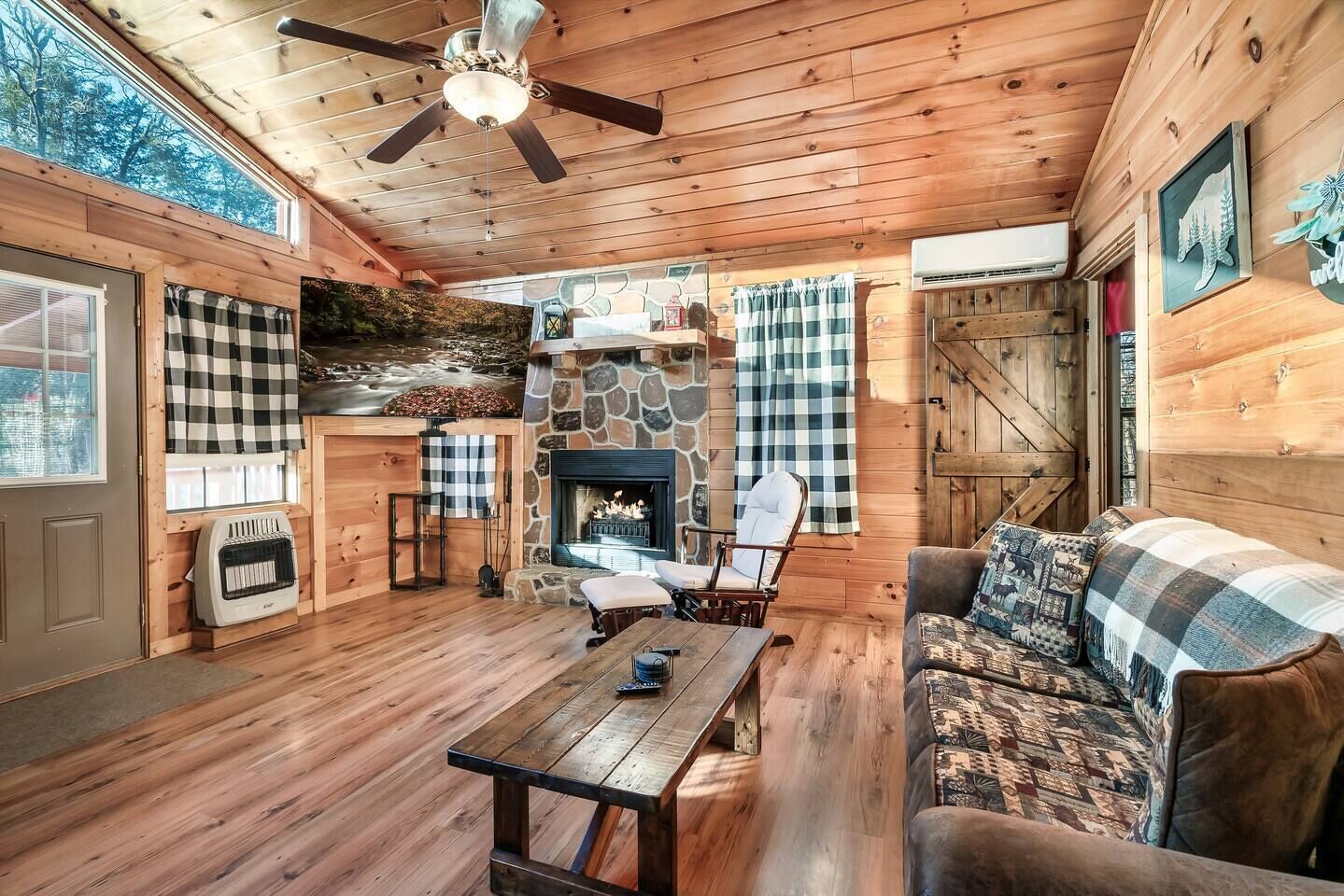 Smart-tv och eldstad