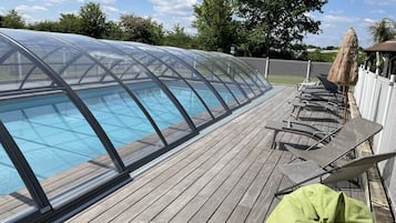 Alberca al aire libre y alberca climatizada