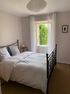 2 bedrooms, iron/ironing board, travel cot, free WiFi