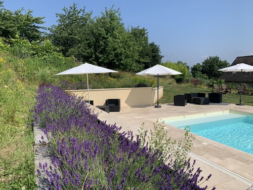 Appartement avec grande terrasse privative, jardin et piscine partagés