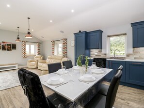 Cottage | Interior - Strawberry Stables (Bristol)