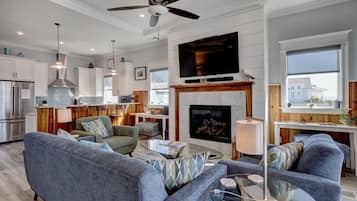 Fernseher, Kamin, DVD-Player